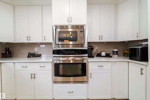 716 Hendra Crescent Nw, Edmonton, AB - Indoor Photo Showing Kitchen