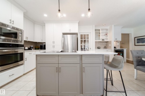 716 Hendra Crescent Nw, Edmonton, AB - Indoor Photo Showing Kitchen With Upgraded Kitchen