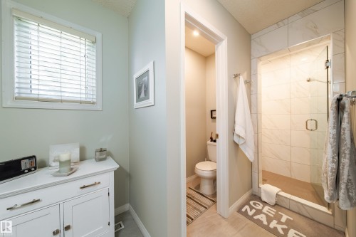 716 Hendra Crescent Nw, Edmonton, AB - Indoor Photo Showing Bathroom