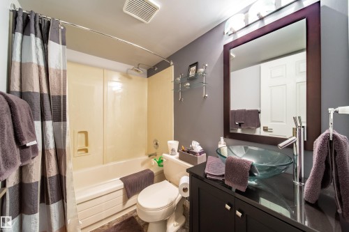 716 Hendra Crescent Nw, Edmonton, AB - Indoor Photo Showing Bathroom