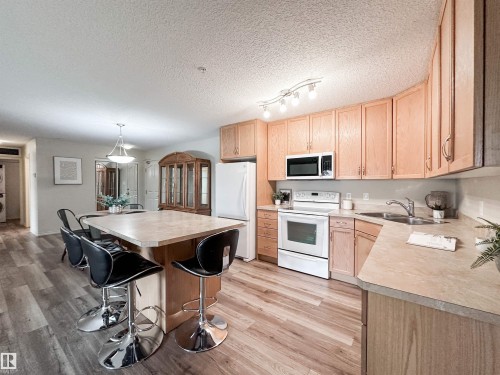 #140 78B Mckenney Av, St. Albert, AB - Indoor Photo Showing Kitchen With Double Sink