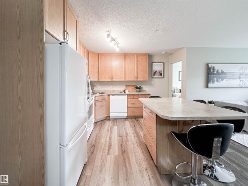 #140 78B Mckenney Av, St. Albert, AB - Indoor Photo Showing Kitchen With Double Sink