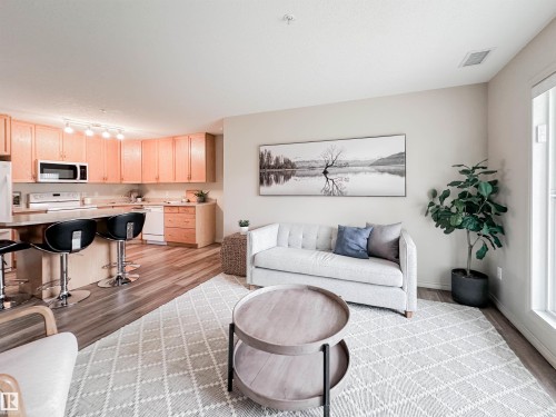 #140 78B Mckenney Av, St. Albert, AB - Indoor Photo Showing Living Room