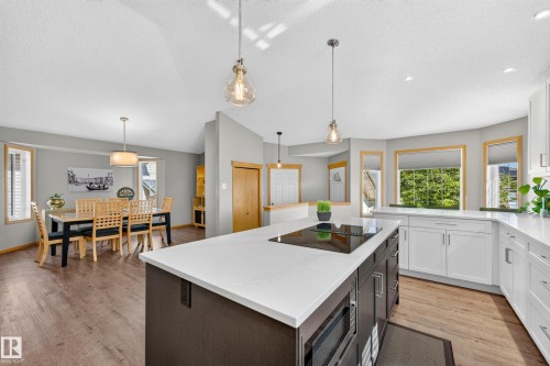 8329 171A Avenue Nw, Edmonton, AB 