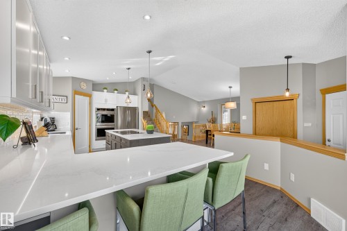 8329 171A Avenue Nw, Edmonton, AB 