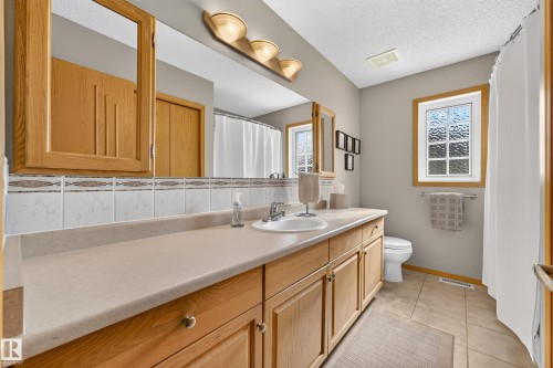 8329 171A Avenue Nw, Edmonton, AB 