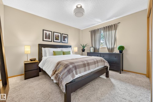 8329 171A Avenue Nw, Edmonton, AB 