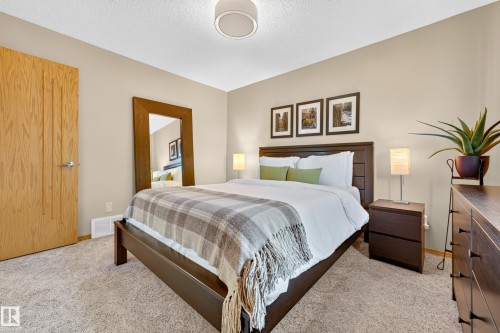 8329 171A Avenue Nw, Edmonton, AB 