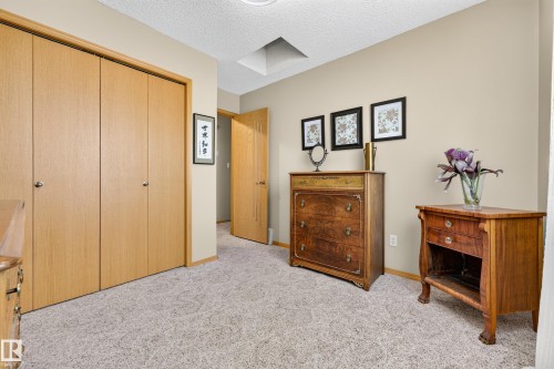 8329 171A Avenue Nw, Edmonton, AB 