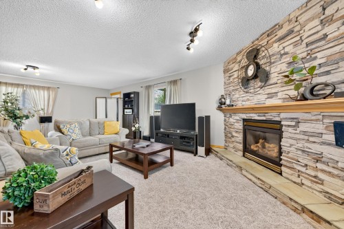 8329 171A Avenue Nw, Edmonton, AB 