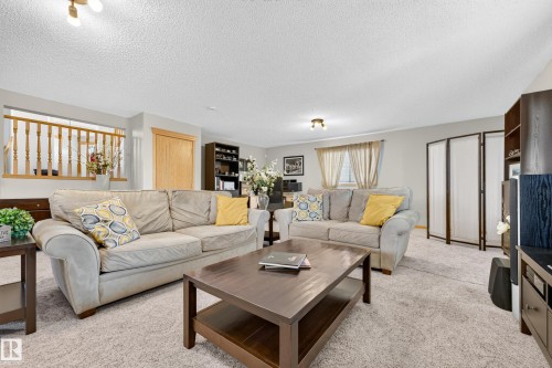 8329 171A Avenue Nw, Edmonton, AB 