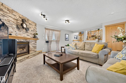 8329 171A Avenue Nw, Edmonton, AB 