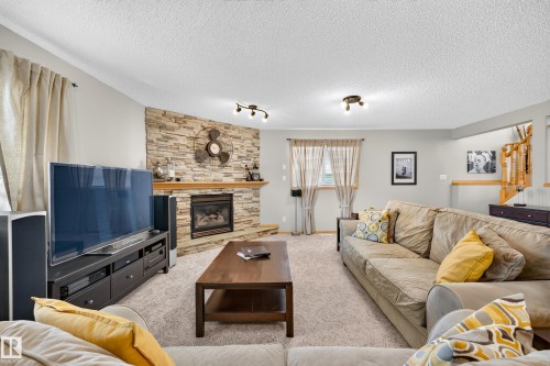 8329 171A Avenue Nw, Edmonton, AB 