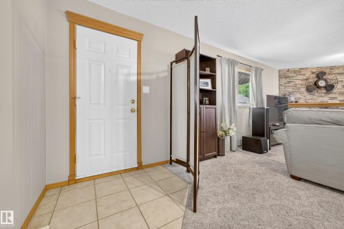 8329 171A Avenue Nw, Edmonton, AB 