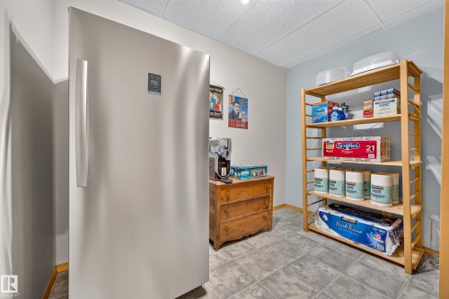 8329 171A Avenue Nw, Edmonton, AB 