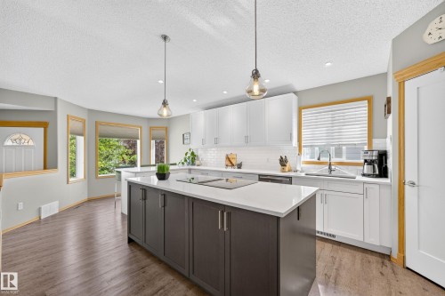 8329 171A Avenue Nw, Edmonton, AB 