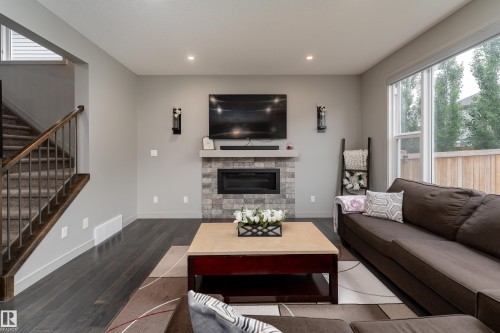 7038 172A Avenue Nw, Edmonton, AB 