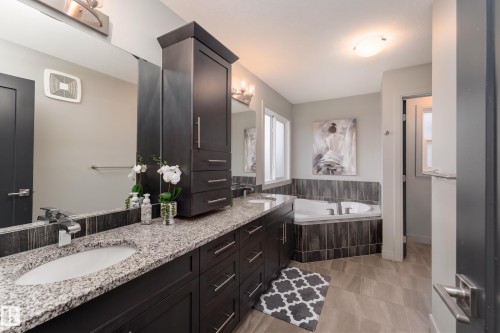 7038 172A Avenue Nw, Edmonton, AB 
