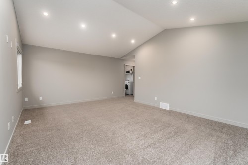 7038 172A Avenue Nw, Edmonton, AB 