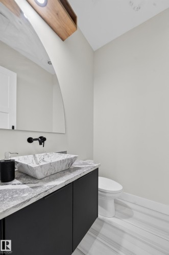 4017 47 Avenue, Beaumont, AB - Indoor Photo Showing Bathroom