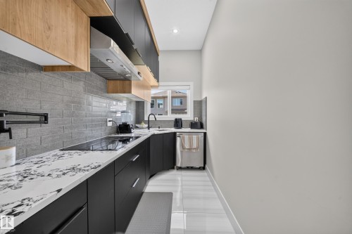 4017 47 Avenue, Beaumont, AB - Indoor Photo Showing Kitchen