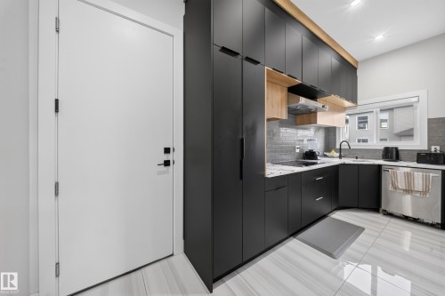 4017 47 Avenue, Beaumont, AB - Indoor Photo Showing Kitchen