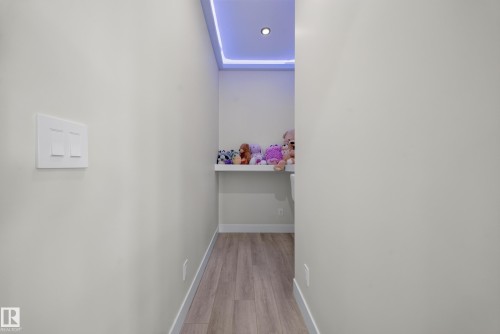 4017 47 Avenue, Beaumont, AB - Indoor