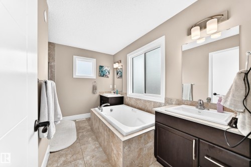 1239 24 Avenue Nw, Edmonton, AB 