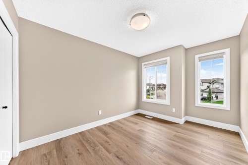 1239 24 Avenue Nw, Edmonton, AB 