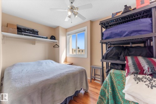 Bright room featuring wood-finish flooring and a ceiling fan with integrated lighting - 173 Cornell Court Nw, Edmonton, AB - Indoor Photo Showing Bedroom