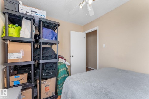 Image quality insufficient for description - 173 Cornell Court Nw, Edmonton, AB - Indoor Photo Showing Bedroom