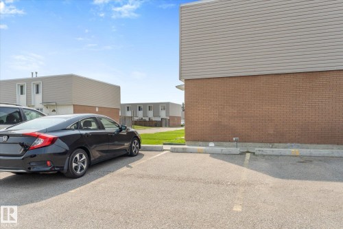 Exterior facade featuring brickwork and horizontal siding - 173 Cornell Court Nw, Edmonton, AB - Outdoor