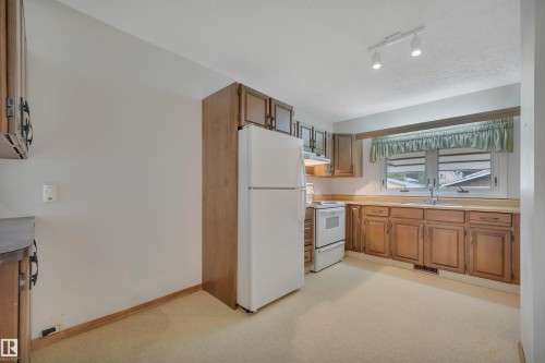 11527 88 Street Nw, Edmonton, AB - Indoor Photo Showing Kitchen