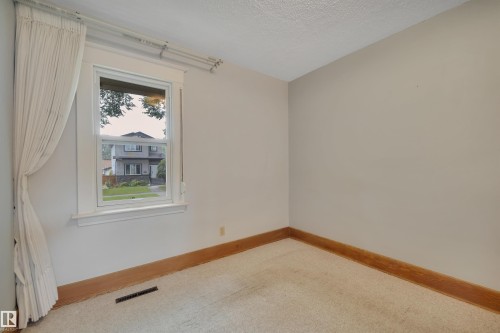 11527 88 Street Nw, Edmonton, AB - Indoor Photo Showing Other Room