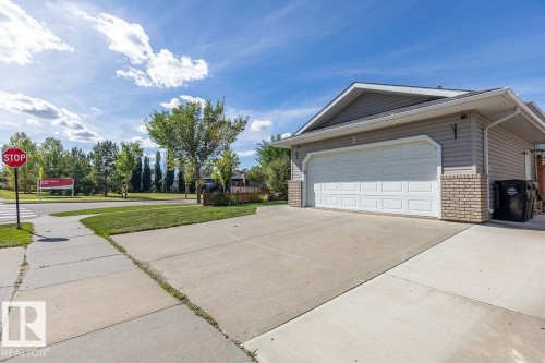 2 Woods Place, Leduc, AB 