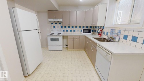 7936 3 Avenue Sw, Edmonton, AB 