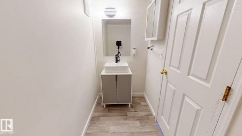 7936 3 Avenue Sw, Edmonton, AB 