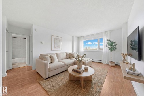 #808 9710 105 St Nw, Edmonton, AB - Indoor Photo Showing Living Room