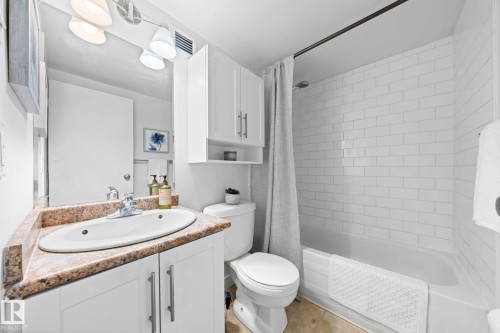 #808 9710 105 St Nw, Edmonton, AB - Indoor Photo Showing Bathroom