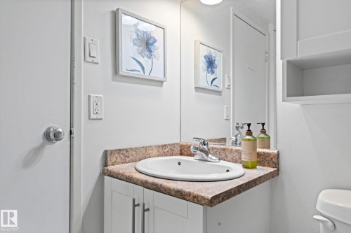 #808 9710 105 St Nw, Edmonton, AB - Indoor Photo Showing Bathroom