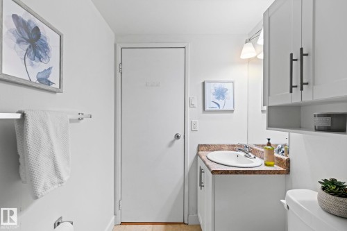 #808 9710 105 St Nw, Edmonton, AB - Indoor Photo Showing Bathroom