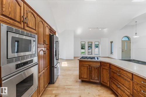 136 Westridge Crescent, Spruce Grove, AB - Indoor Photo Showing Kitchen