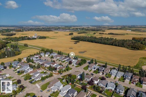 Aerial perspective of a residential neighborhood with a mix of detached homes - 40 Hampton Place, Stony Plain, AB 