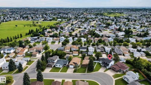 Residential neighborhood with a green space and water feature - 17103 92 Street Nw, Edmonton, AB 