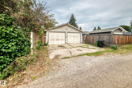 Detached garage with two overhead doors - 11007 37 Avenue Nw, Edmonton, AB 