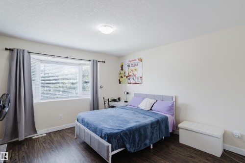 Bay window with white blinds - 10332 161 Street Nw, Edmonton, AB 