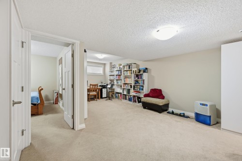 Recessed window, built-in shelving, and neutral wall paint - 1111 176 Street Sw, Edmonton, AB 
