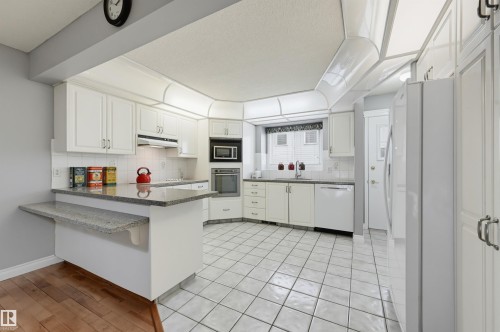 11107 98 Avenue Nw, Edmonton, AB 