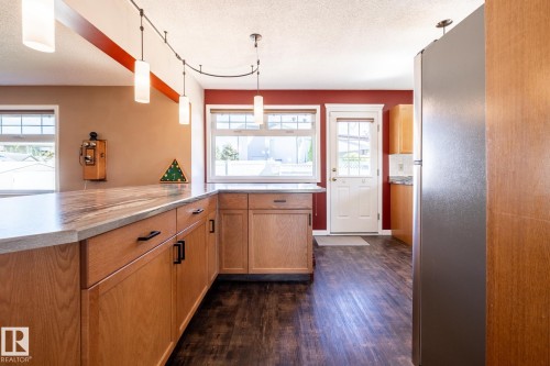L-shaped counter featuring light-toned countertops and wood cabinetry - 89 Ozerna Road Nw, Edmonton, AB 