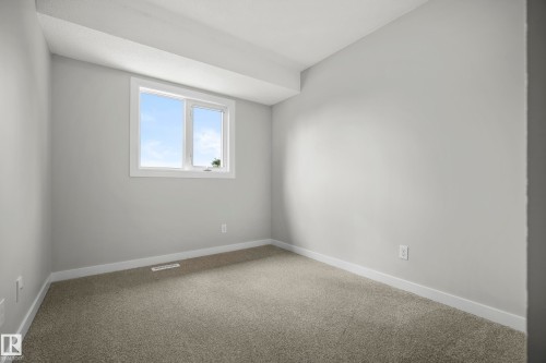 Light gray wall color, neutral carpet, white window trim, and white baseboards - 3173 139 Avenue Nw, Edmonton, AB 